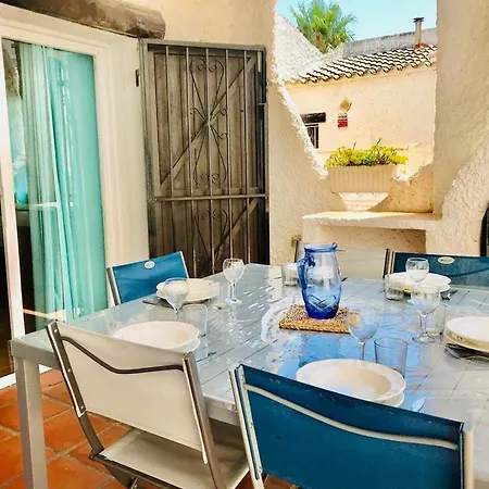 Holiday home Maison Dans Charmante Avec Grande Piscine Commune,